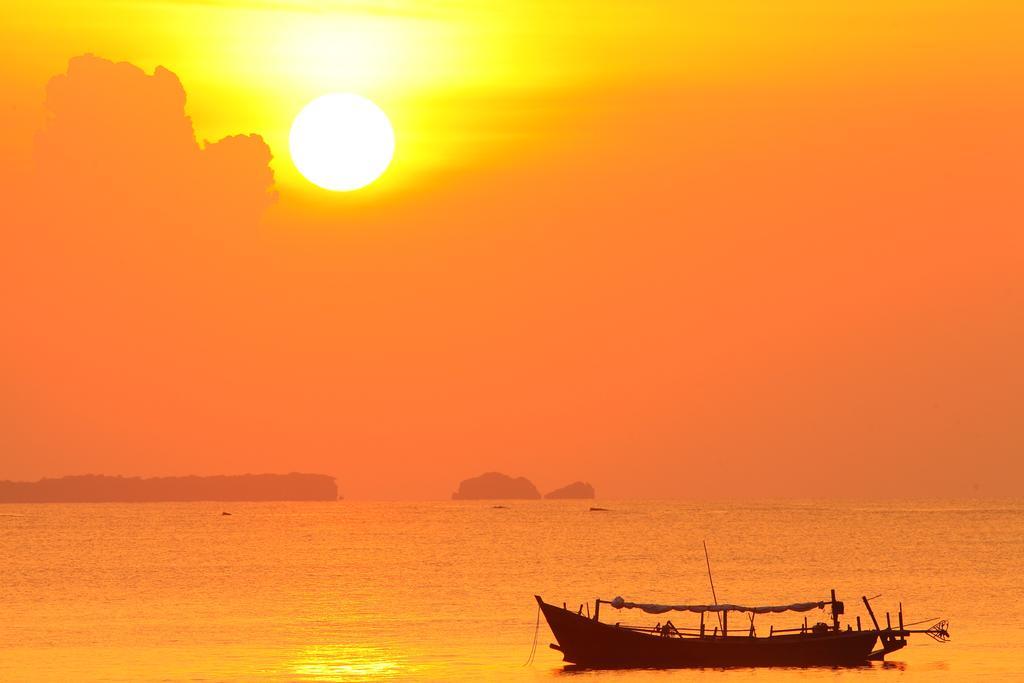 Hotel Lux Ngwesaung Exteriör bild