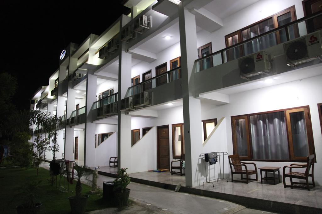 Hotel Lux Ngwesaung Exteriör bild