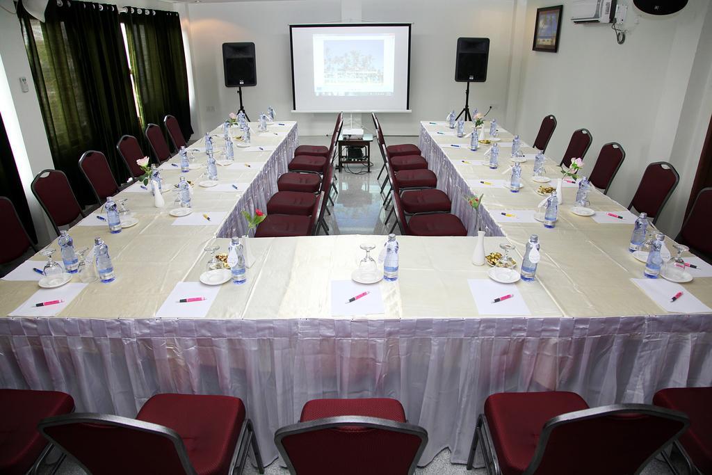 Hotel Lux Ngwesaung Exteriör bild