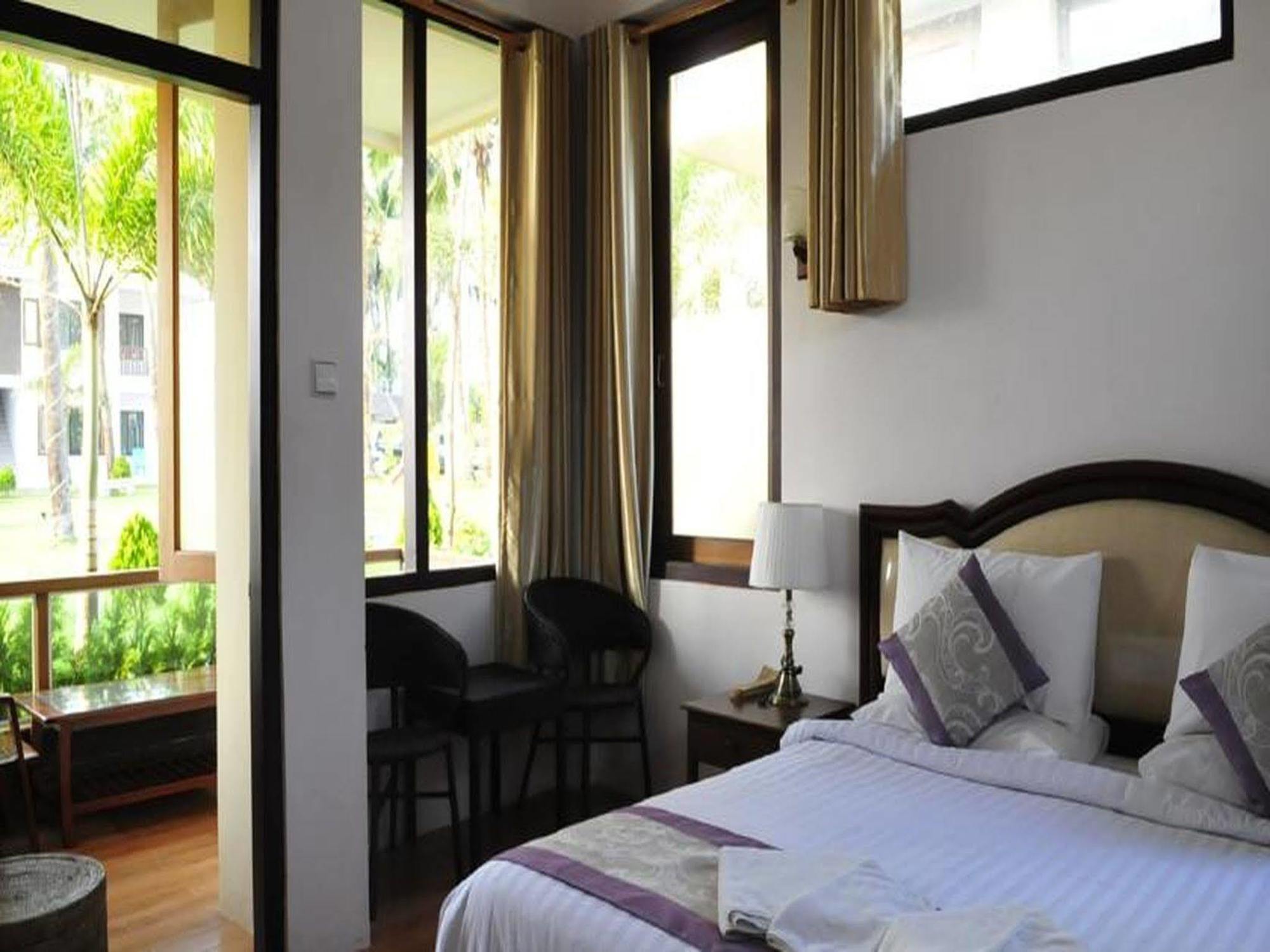 Hotel Lux Ngwesaung Exteriör bild