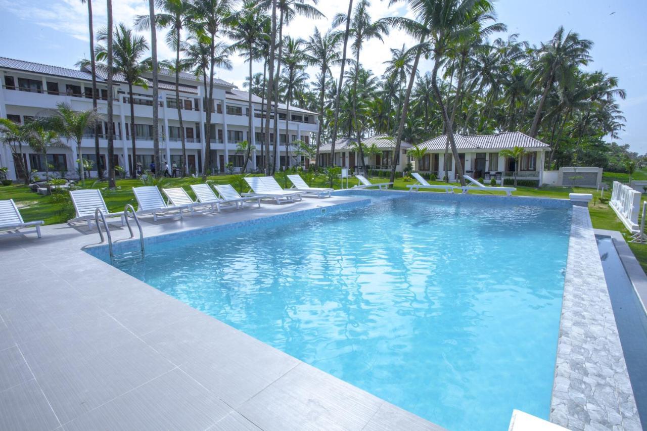 Hotel Lux Ngwesaung Exteriör bild